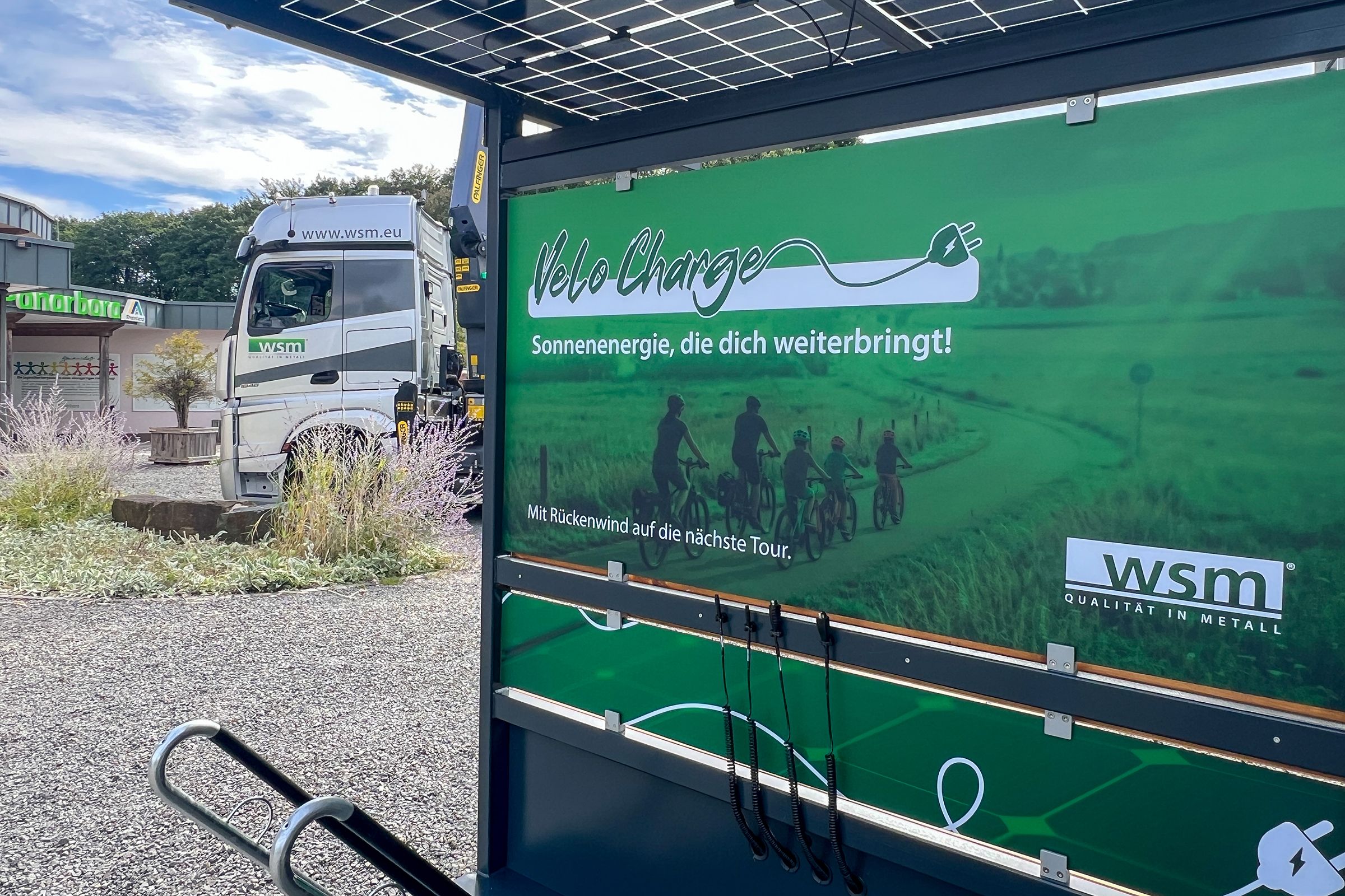 velocharge-autarke-fahrradladestation-schild