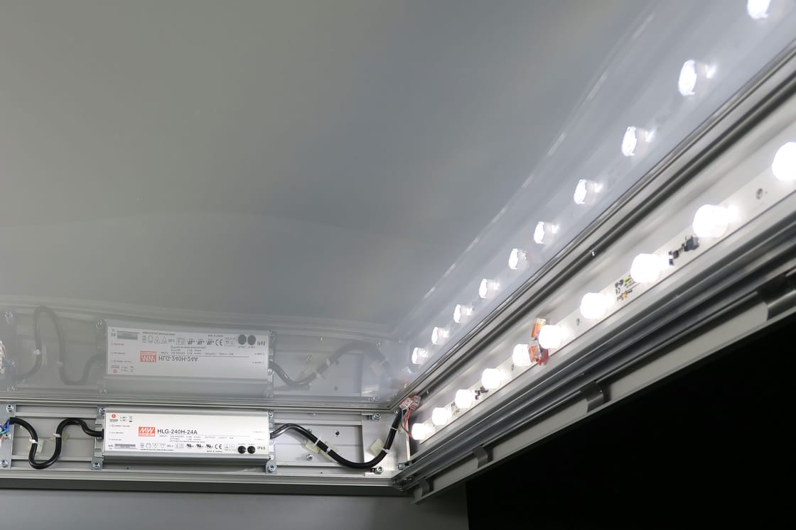 Innenansicht der LED-Ausleuchtung im Schaukasten