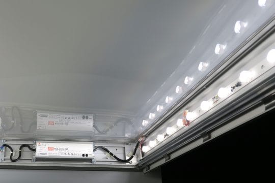 WSM sorgt für die gleichmäßige Ausleuchtung im Schaukasten durch den Einsatz von LED.