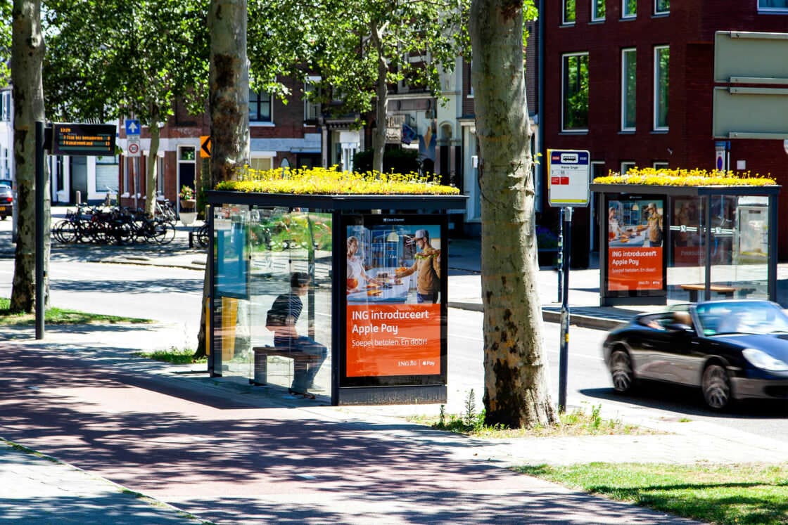 Die Stadt Utrecht in den Niederlanden hat ihre Wartehallen an Bushaltestellen mit einer Dachbegrünung ausgerüstet.