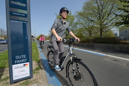 Fahrradfahrer auf Radschnellweg