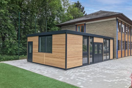 Bürocontainer mit Holzfassade